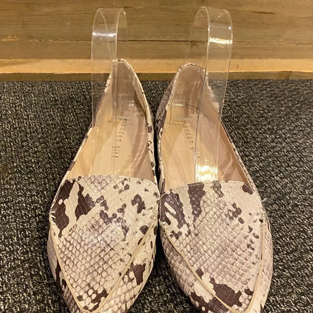 ✅Madden Girl Snake Print Pointed Toe Flats